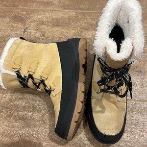 Universal Thread Tan and Black Winter Boots